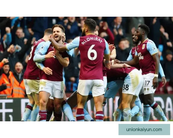 英超维拉续约沃特金斯，表现稳健有望继续助力球队前行